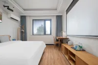 Floral Hotel·Yueanju smart Hotel (Nanjing Lukou International Airport store) Hotels in Nanjing