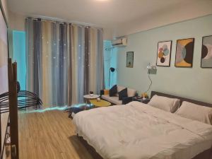 Shiyan Shiju Homestay (Wuhan Donghu College Hankou College Branch)