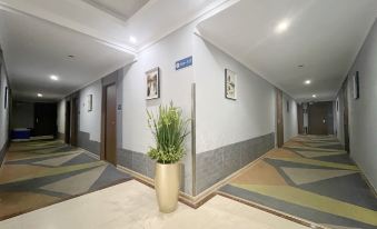 Geziwei Hotel (Nanning Guangxi University Subway Station Nongyuan Road Night Market Shop)