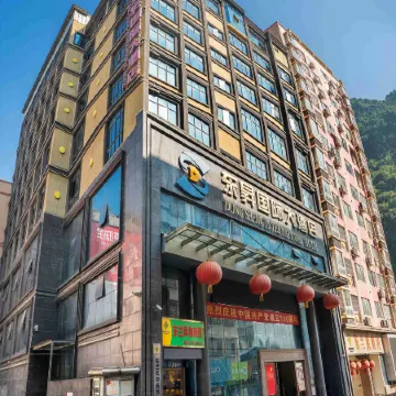 Donglan Dongsheng International Grand Hotel (Wei Baqun Memorial Hall Cultural Square)