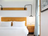 Hangzhou Lanshu Garden (Xihu Scenic Area Zoo) Hotels near Hupao Spring