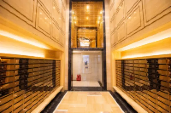 Oak Hotel (Taiyuan Mixc Jinyang Lake Convention and Exhibition Center)