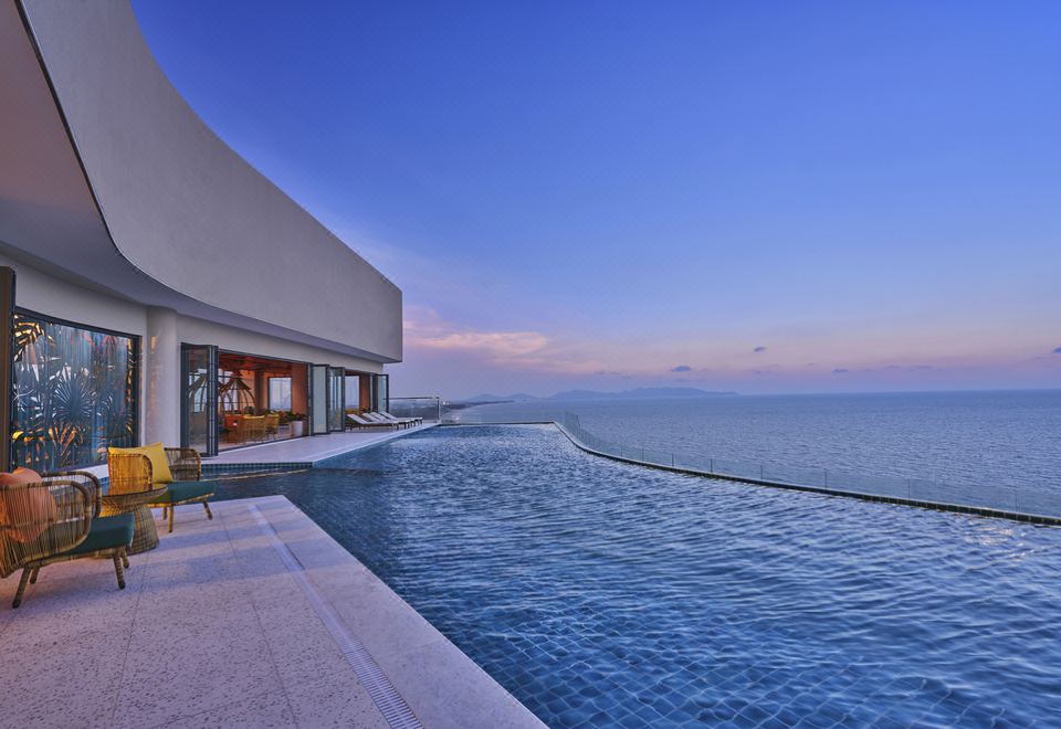 Vias Hotel Vung Tau - Inclusive Transportation - Housity