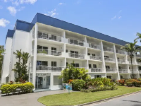 Agincourt Beachfront Apartments Hotels near Harry Doyle Pickles winter off leash dog beach