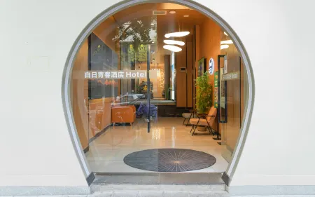 Kunming Day Youth Hotel (Nanping Street Dongfeng Square) Отели рядом с достопримечательностью «Nanping Pedestrian Street»