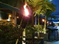 Big Boys' Bed & Burger - Patong Beach - Strand