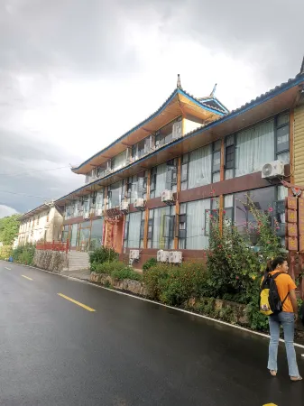 Lake Seaview Hotel Отели рядом с достопримечательностью «Sichuanlugu Lake Scenic Area»