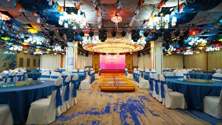 Yuzhong Tide Hotel Отели рядом с достопримечательностью «Center Square»