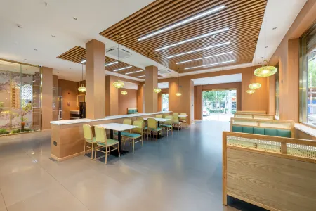 VX Hotel (Suining Renmin Yiyuan Xingmei Shopping Plaza) Отели в г. Суйнин