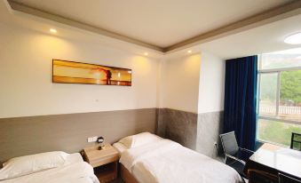 Fashion Business Hotel (Near Shangrao High-speed Railway Station)