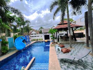 Pattaya Zhongtian Five-Bedroom Pool Vacation Villa