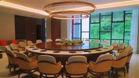 Baoxing Jiajinshan Hotel Отели рядом с достопримечательностью «Hongjun Changzheng Fanyue Jiajin Mountain Memorial Hall»