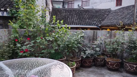 Ruolanbieyuan Homestay (Phoenix Ancient City Store)