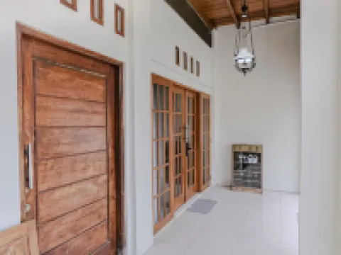 Inez Homestay - Guest houses