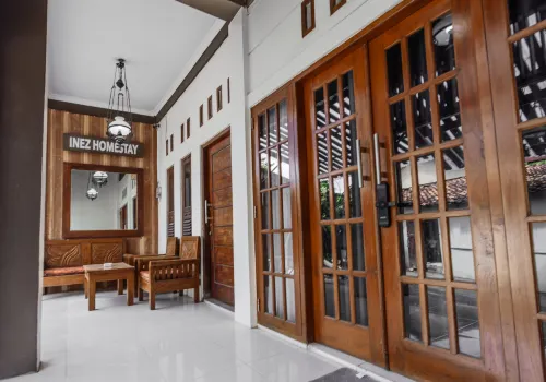 Inez Homestay Hotels in Mergangsan