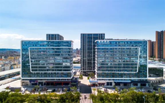 Lavande Hotel (Kunming Haile World Changhong West Road Subway Station) Hotels in Century City area