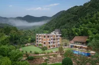 Nine Creek Listening to the Tao Resort Hotels in Changxing