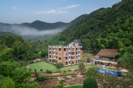 Nine Creek Listening to the Tao Resort Отели рядом с достопримечательностью «Changxing Badujie Scenic Area»