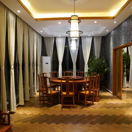 Pinghu Qiuyue Boutique Manor