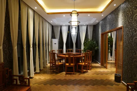 Pinghu Qiuyue Boutique Manor