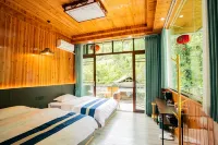 Guichun Homestay (Dehang Miao Village) Hotels near Dehang Canyon