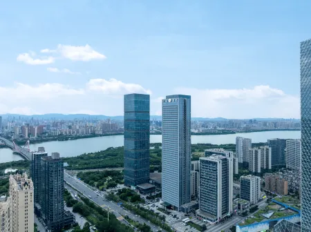 Atour S Hotel near Aixihu East Subway Station, Nanchang Отели рядом с достопримечательностью «Yuweizhou Park»