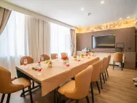 Qicai Danxia Yuexiang Xingcheng Smart Hotel