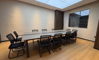 Liling Cichen Grand Hotel (Liquan Road Jiuhong Century Plaza)