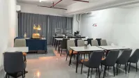 Wuhan Wanhu Hotel (Weilai Third Road Subway Station)
