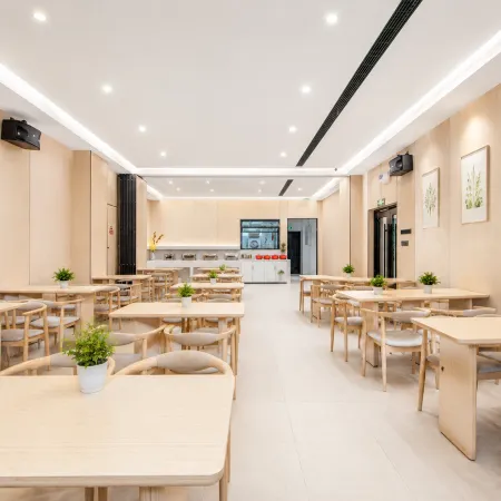 Elong Wanguo Hotel (Xinyang Beijing Road)