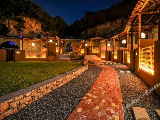 Luoyang Manyao Mountain Lodge Resort Hotel