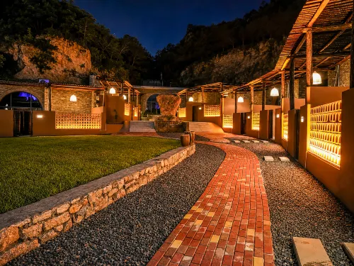 Luoyang Manyao Mountain Lodge Resort Hotel - Hot Springs