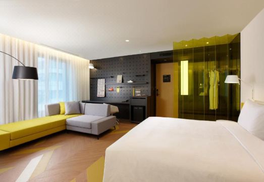 4. 더 플레이스 타..