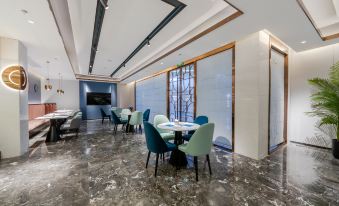 Home Inn Plus (Shanghai Lujiazui Dongfang Road)