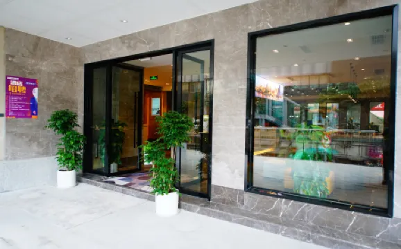 GreenTree Eastern Hotel (Chongqing Jiefangbei Qixinggang Metro Station)