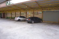 Jirasin Hotel & Apartment - Bãi đậu xe