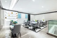 Xana Hotelle（Fengcheng High-speed Railway Station Longrun City Plaza） Hotels in Fengcheng