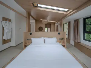 Persimmon Tree Homestay (Bifengxia Scenic Area)