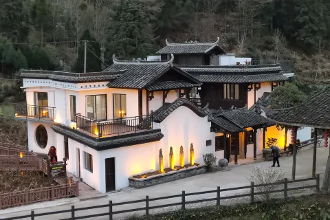 Floral Hotel·Jingning Zizaiju B&B Hotel (Yunzhong Daji Branch)