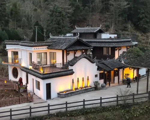 Floral Hotel·Jingning Zizaiju B&B Hotel (Yunzhong Daji Branch) 징닝 호텔