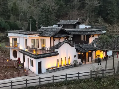 Floral Jingning Zizaiju B&B Hotel (Yunzhong Daji Branch) Отели рядом с достопримечательностью «Революционный мученик Парк (Юго-Западная Народная больница автономного округа Цзиннин)»