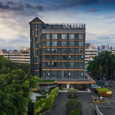 UFUN Plus Scenic Hotel (Nanning Nanhu Park Zhongshan Road) Отели рядом с достопримечательностью «Гора Цинсю»