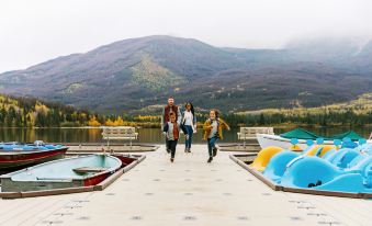 Pyramid Lake Lodge