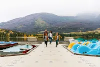 Pyramid Lake Lodge Hotels in Jasper