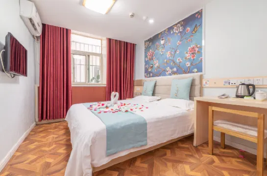 Haiyou Travel Art Homestay (Jinan Furong Street Kuanhouli)