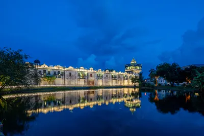 Floral Luxury Fifty-third Degree Zhuxia Homestay (Kaiping Diaolou Branch) Hotels in der Nähe von Tan Zongxun Father and Son & Husband and Wife Gymnasium