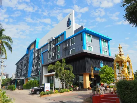 Mantra Varee Hotel Отели рядом с достопримечательностью «Wat Thung Setthi»