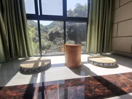 Huoshan Changqingshu Homestay Отели рядом с достопримечательностью «Dabie Mountain Main Peak (Baima Main Peak)»