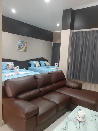 รูปภาพของโต๊ะไม้รีสอร์ท