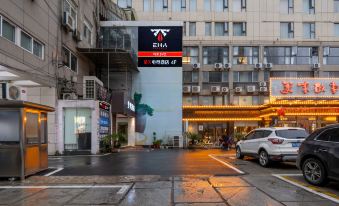 EHA Firefly E-sports Hotel (Wuhan Moore City Wangjiawan Metro Station)